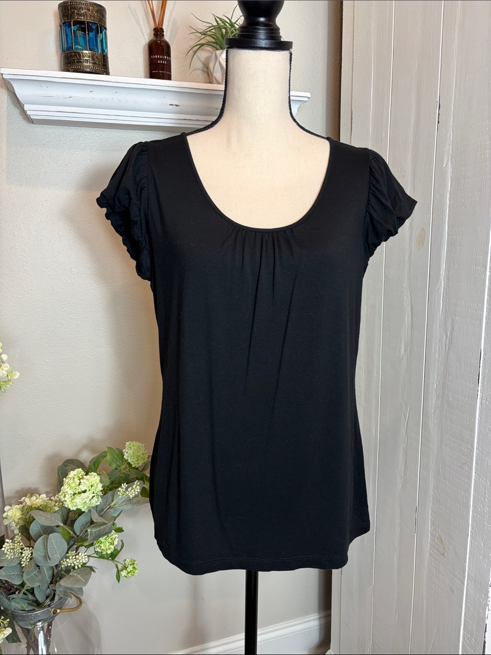LOFT Black Scoop Neck Ruched Sleeve Tee